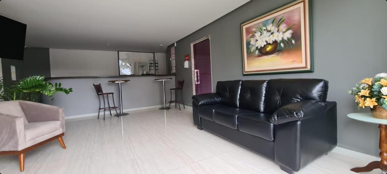 Petro Hotel Candeias Candeias  Екстериор снимка