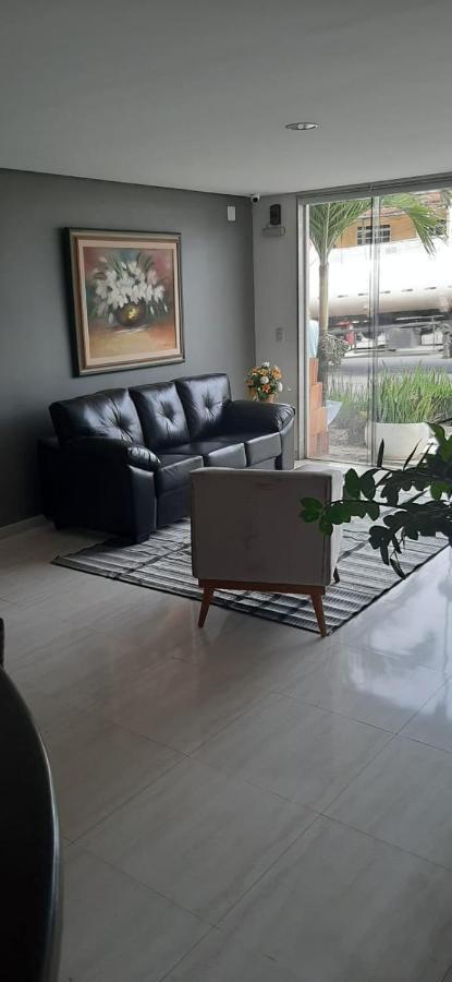 Petro Hotel Candeias Candeias  Екстериор снимка